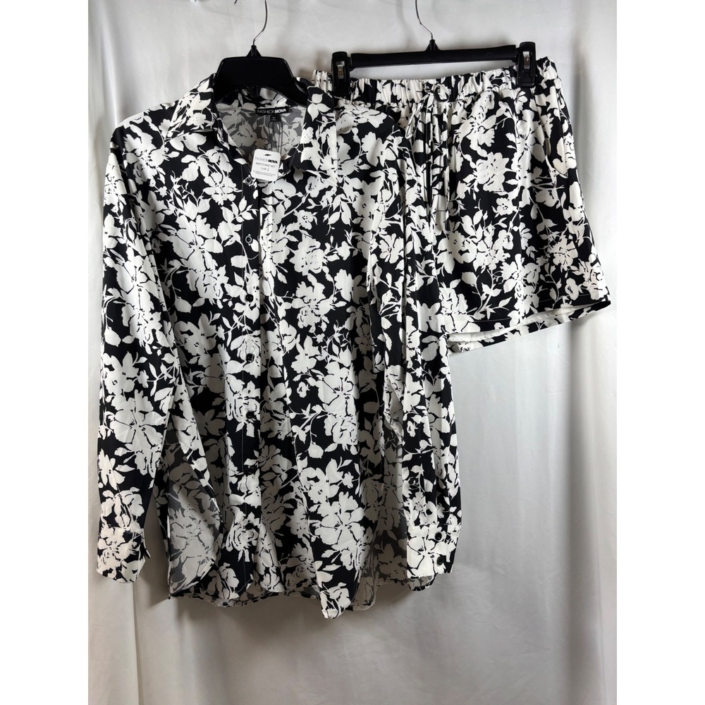 Fashion Nova Heading Out Floral Short Set Black White Large HF24A225-SET NWT